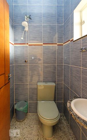 Casa à venda com 270m², 4 quartos e 6 vagas Casa à venda com 270m², 4 quartos e 6 vagasBanheiro da piscina