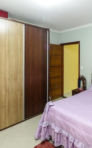 Casa à venda com 270m², 4 quartos e 6 vagas Casa à venda com 270m², 4 quartos e 6 vagasSuite