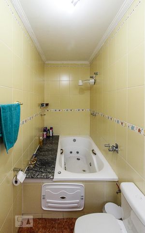 Casa à venda com 270m², 4 quartos e 6 vagas Casa à venda com 270m², 4 quartos e 6 vagasBanheiro da Suite
