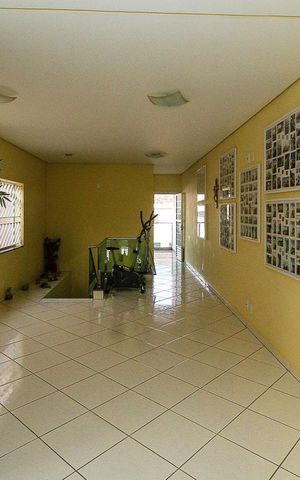 Casa à venda com 270m², 4 quartos e 6 vagas Casa à venda com 270m², 4 quartos e 6 vagasAcademia