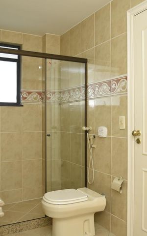 Apartamento para alugar com 194m², 4 quartos e 4 vagasBanheiro do Quarto 2 Suite