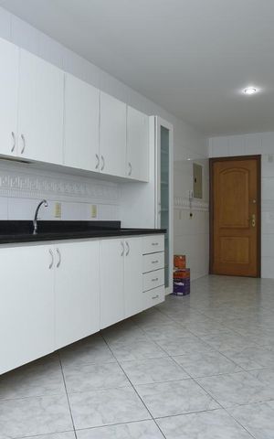 Apartamento para alugar com 194m², 4 quartos e 4 vagasCozinha - Armários