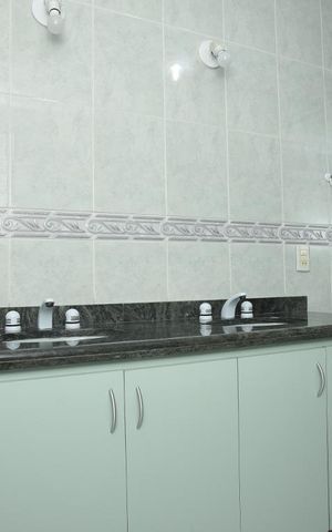 Apartamento para alugar com 194m², 4 quartos e 4 vagasBanheiro do Quarto 1 Suite