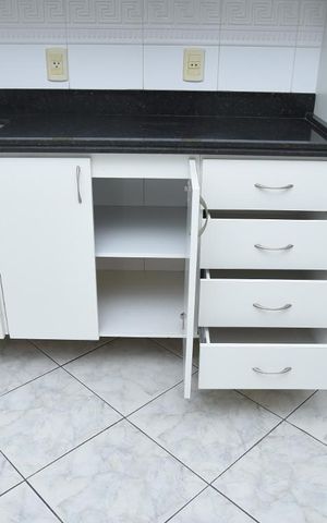 Apartamento para alugar com 194m², 4 quartos e 4 vagasCozinha - Armários