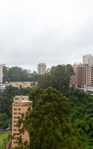 Apartamento à venda com 278m², 3 quartos e 4 vagas Apartamento à venda com 278m², 3 quartos e 4 vagasVista