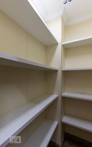 Apartamento à venda com 278m², 3 quartos e 4 vagas Apartamento à venda com 278m², 3 quartos e 4 vagasDispensa