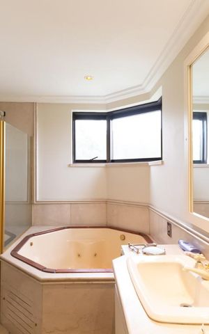Apartamento à venda com 278m², 3 quartos e 4 vagas Apartamento à venda com 278m², 3 quartos e 4 vagasBanheiro da suíte 1