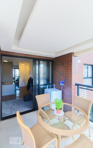 Apartamento à venda com 42m², 1 quarto e 1 vaga Apartamento à venda com 42m², 1 quarto e 1 vagaVaranda
