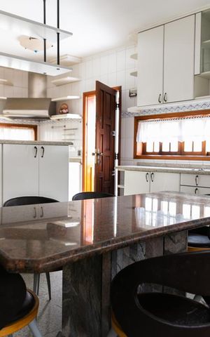Casa para alugar com 540m², 4 quartos e 6 vagas Casa para alugar com 540m², 4 quartos e 6 vagasCozinha