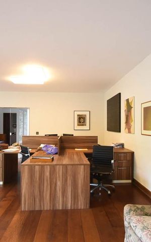 Casa para alugar com 700m², 5 quartos e 3 vagas Casa para alugar com 700m², 5 quartos e 3 vagasSala