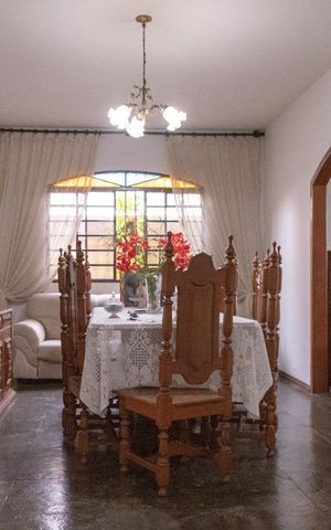 Casa à venda com 360m², 4 quartos e 4 vagas Casa à venda com 360m², 4 quartos e 4 vagasCopa