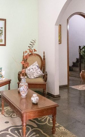Casa à venda com 360m², 4 quartos e 4 vagas Casa à venda com 360m², 4 quartos e 4 vagasSala