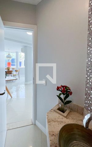 Apartamento para alugar com 250m², 3 quartos e 3 vagasBanheiro