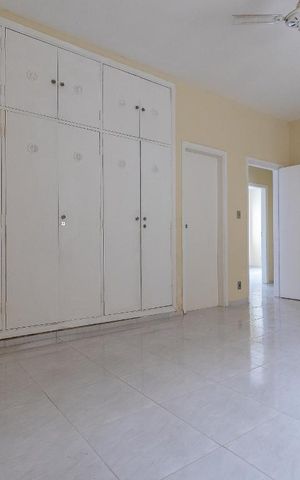 Casa à venda com 400m², 3 quartos e 5 vagas Casa à venda com 400m², 3 quartos e 5 vagasQuarto 1