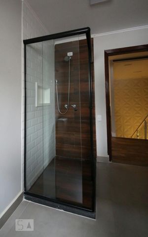 Casa para alugar com 500m², 5 quartos e 4 vagasBanheiro 