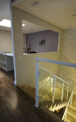 Casa para alugar com 500m², 5 quartos e 4 vagasSala - Escada 