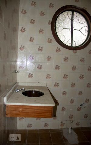 Casa à venda com 152m², 4 quartos e 2 vagasBanheiro