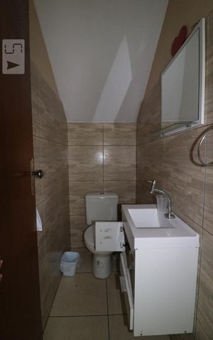 Casa à venda com 182m², 5 quartos e 5 vagasBanheiro do quarto de serviço
