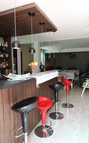 Casa à venda com 182m², 5 quartos e 5 vagasÁrea comum - Salão de festas