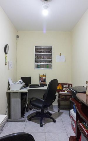 Casa à venda com 255m², 4 quartos e 3 vagasEscritório