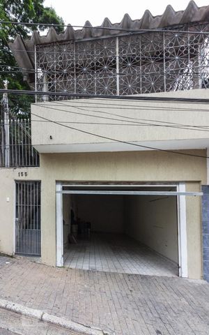 Casa à venda com 255m², 4 quartos e 3 vagasFachada