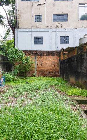 Casa à venda com 255m², 4 quartos e 3 vagasFundos