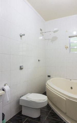 Casa à venda com 255m², 4 quartos e 3 vagasBanheiro Suite