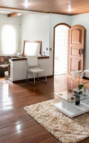 Casa à venda com 220m², 4 quartos e 4 vagas Casa à venda com 220m², 4 quartos e 4 vagasCasa 1 - Sala