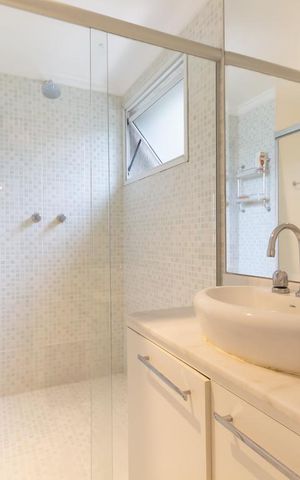 Apartamento à venda com 197m², 2 quartos e 2 vagas Apartamento à venda com 197m², 2 quartos e 2 vagasBanheiro da suíte 1