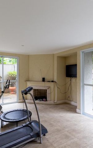 Apartamento à venda com 197m², 2 quartos e 2 vagas Apartamento à venda com 197m², 2 quartos e 2 vagasAcademia