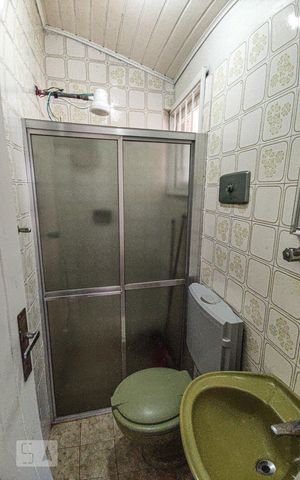 Casa à venda com 270m², 4 quartos e 3 vagas Casa à venda com 270m², 4 quartos e 3 vagasBanheiro
