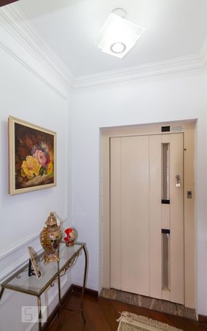 Apartamento à venda com 212m², 4 quartos e 3 vagas Apartamento à venda com 212m², 4 quartos e 3 vagasHall do elevador privativo