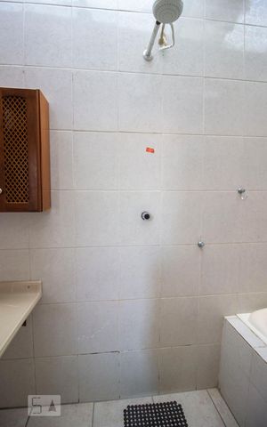 Casa à venda com 180m², 5 quartos e 2 vagasBanheiro da Suíte