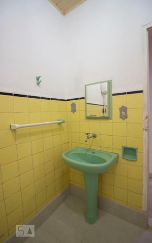 Casa à venda com 180m², 5 quartos e 2 vagasBanheiro Social