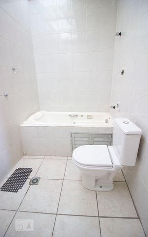 Casa à venda com 180m², 5 quartos e 2 vagasBanheiro da Suíte