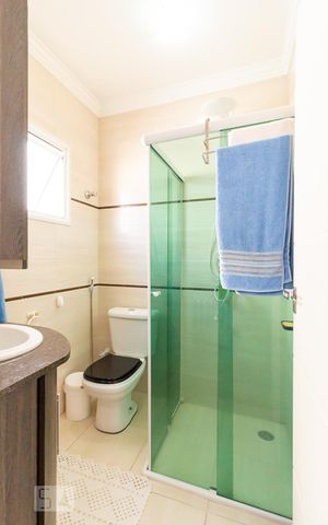 Casa à venda com 330m², 3 quartos e 4 vagasBanheiro da Suíte 2