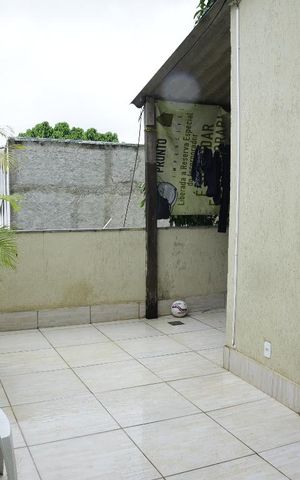 Casa à venda com 100m², 3 quartos e sem vagaÁrea externa