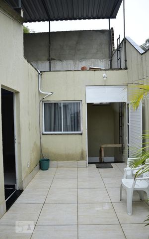 Casa à venda com 100m², 3 quartos e sem vagaÁrea externa