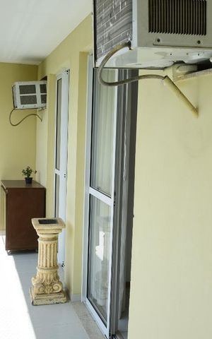 Casa de condomínio à venda com 115m², 3 quartos e 2 vagasVaranda
