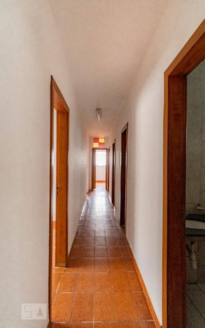 Casa para alugar com 400m², 7 quartos e 1 vagaCorredor