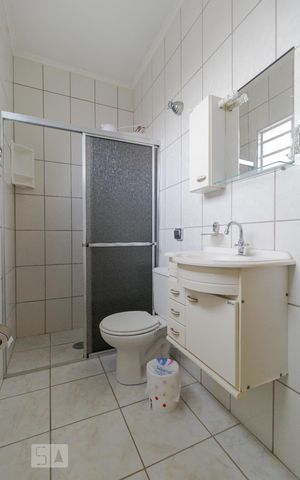 Casa para alugar com 62m², 2 quartos e sem vaga Casa para alugar com 62m², 2 quartos e sem vagaBanheiro