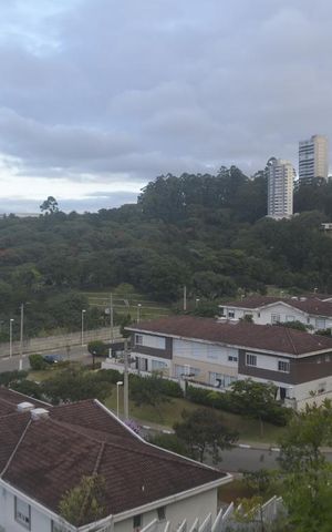 Casa de condomínio à venda com 200m², 3 quartos e 3 vagasVista