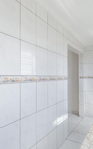 Casa à venda com 343m², 4 quartos e 2 vagas Casa à venda com 343m², 4 quartos e 2 vagasCozinha da suíte