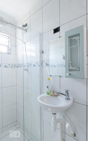 Casa à venda com 343m², 4 quartos e 2 vagas Casa à venda com 343m², 4 quartos e 2 vagasBanheiro da suíte