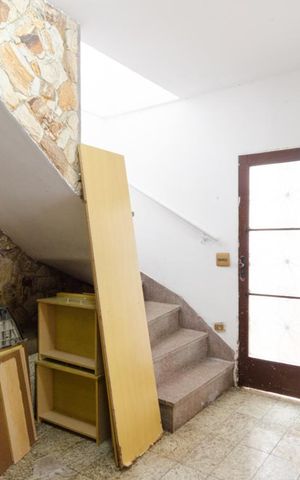 Casa à venda com 343m², 4 quartos e 2 vagas Casa à venda com 343m², 4 quartos e 2 vagasSala 1