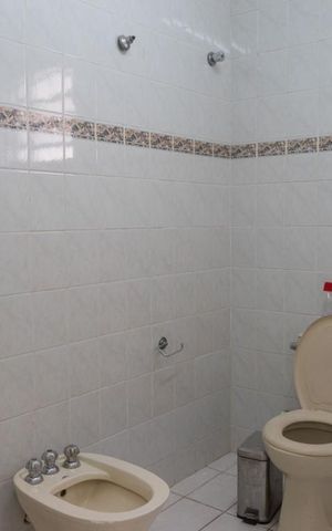 Casa para alugar com 450m², 5 quartos e 5 vagas Casa para alugar com 450m², 5 quartos e 5 vagasBanheiro 1