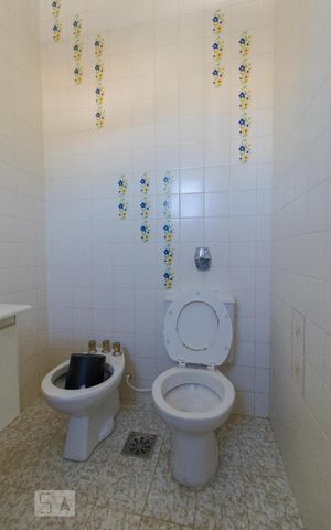 Casa para alugar com 650m², 4 quartos e 8 vagas Casa para alugar com 650m², 4 quartos e 8 vagasBanheiro da Suíte 03