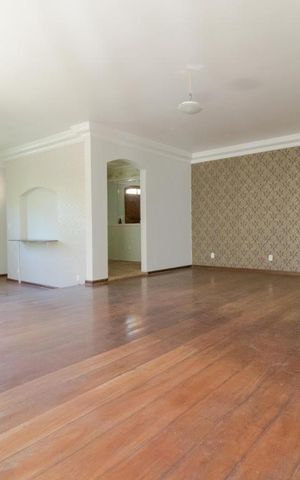 Casa para alugar com 650m², 4 quartos e 8 vagas Casa para alugar com 650m², 4 quartos e 8 vagasSala de Estar