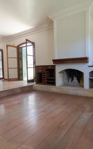 Casa para alugar com 650m², 4 quartos e 8 vagas Casa para alugar com 650m², 4 quartos e 8 vagasSala da Lareira