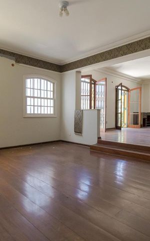 Casa para alugar com 650m², 4 quartos e 8 vagas Casa para alugar com 650m², 4 quartos e 8 vagasSala de Jantar